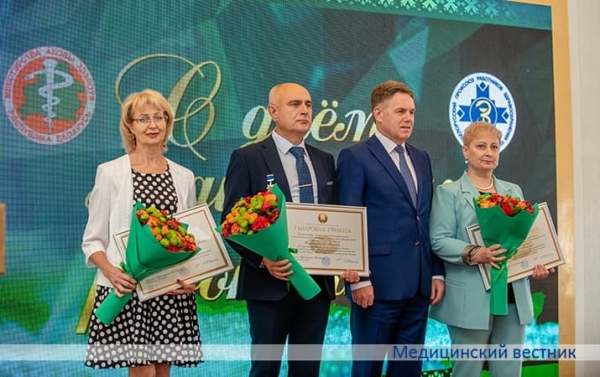 
        На них равняются пришедшие в профессию или выбирающие эту стезю			    