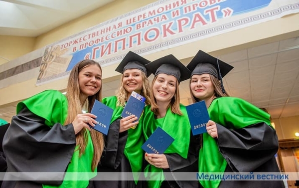 
        В БГМУ прошла торжественная церемония посвящения выпускников в профессию врача и провизора «Гиппократ — 2023»			    