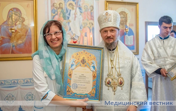 
        В РНПЦ ДОГИ в открытой после ремонта часовне провели освящение фресок и Божественную литургию			    