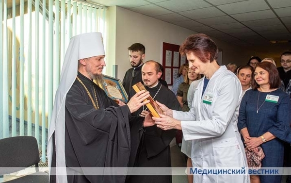 
        Нужны и помощь, и утешение			    