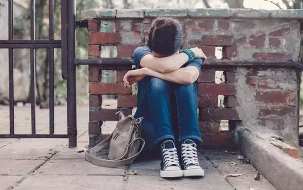 Оксана Шилова:  «Парасуициды подростков —  это прежде всего крик о помощи»                     
        Оксана Шилова:  «Парасуициды подростков —  это прежде всего крик о помощи»